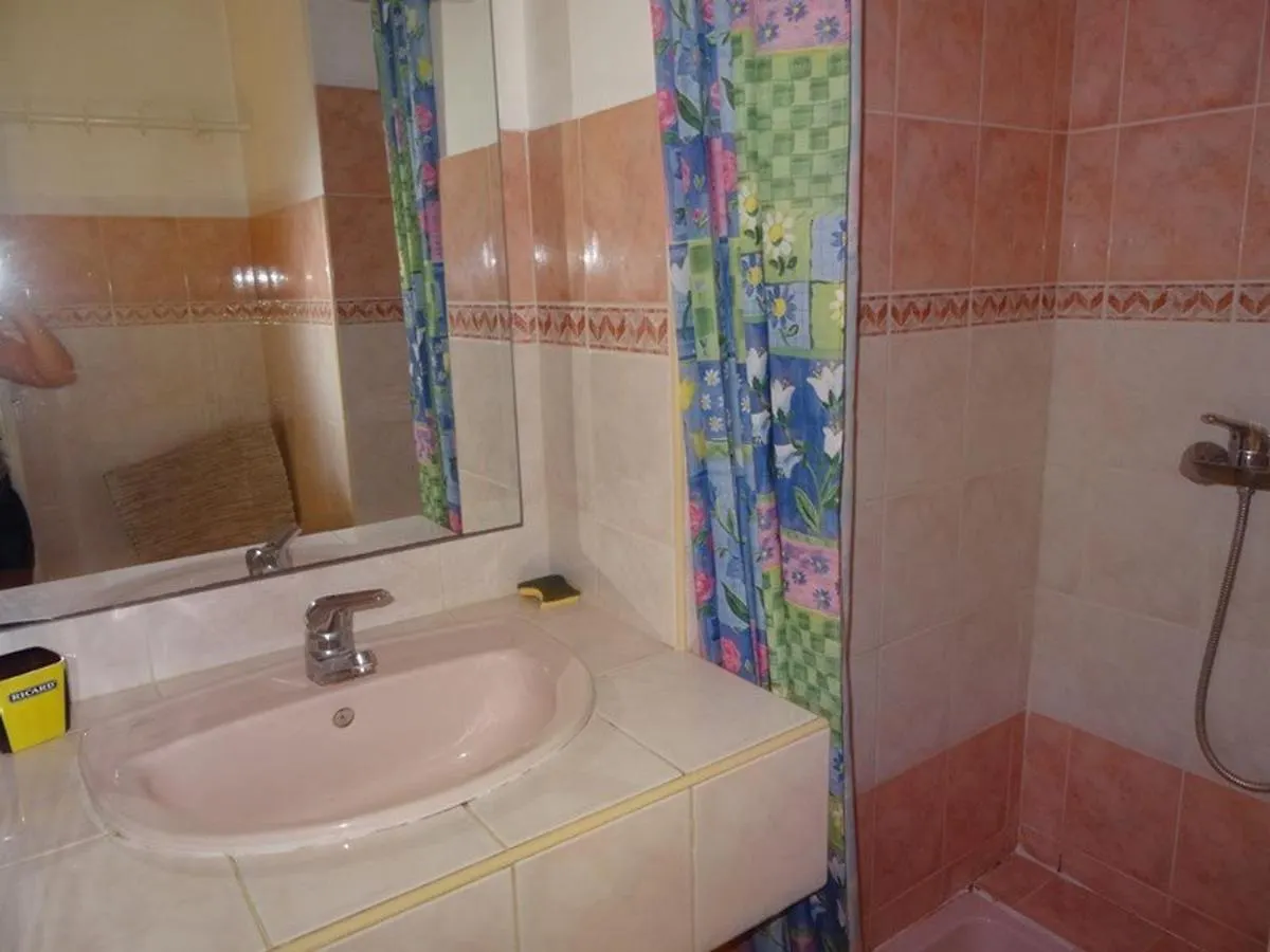 Daire Charmant T2 A Giens Avec Grande Terrasse, Piscine Et A Proximite Des Plages - Fr-1-335-160 Hyères