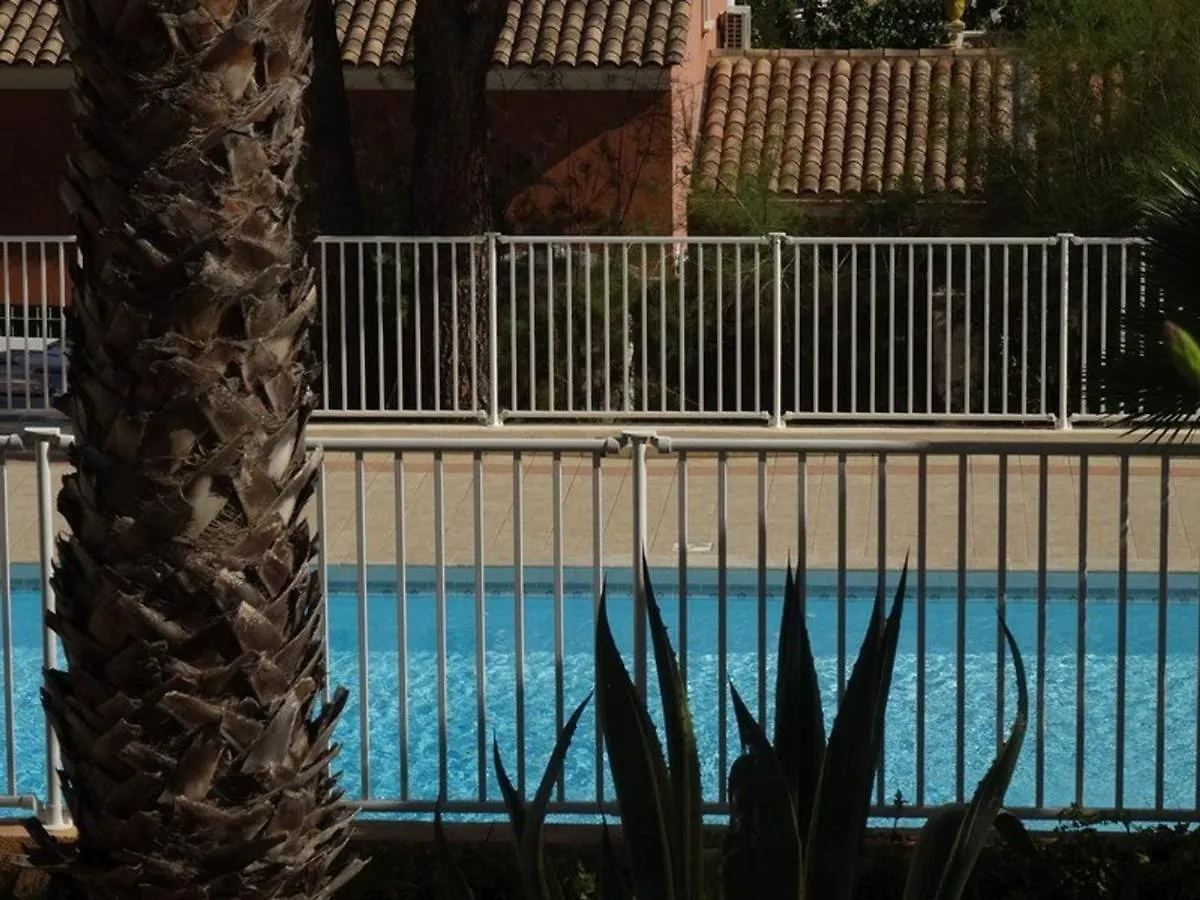 Daire Charmant T2 A Giens Avec Grande Terrasse, Piscine Et A Proximite Des Plages - Fr-1-335-160 Hyères Fransa