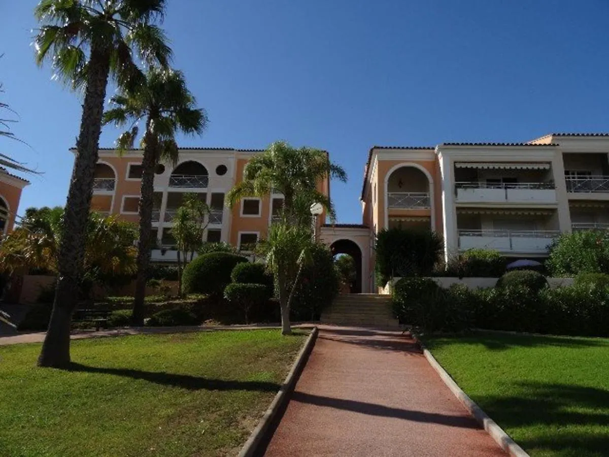 Charmant T2 A Giens Avec Grande Terrasse, Piscine Et A Proximite Des Plages - Fr-1-335-160 Hyères