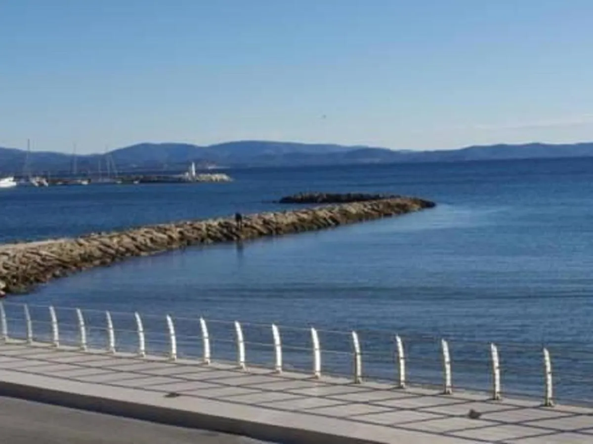 Daire Charmant T2 A Giens Avec Grande Terrasse, Piscine Et A Proximite Des Plages - Fr-1-335-160 Hyères