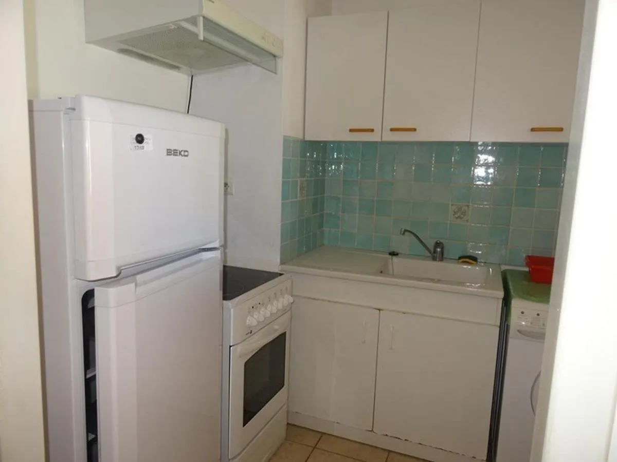 Charmant T2 A Giens Avec Grande Terrasse, Piscine Et A Proximite Des Plages - Fr-1-335-160 Hyères