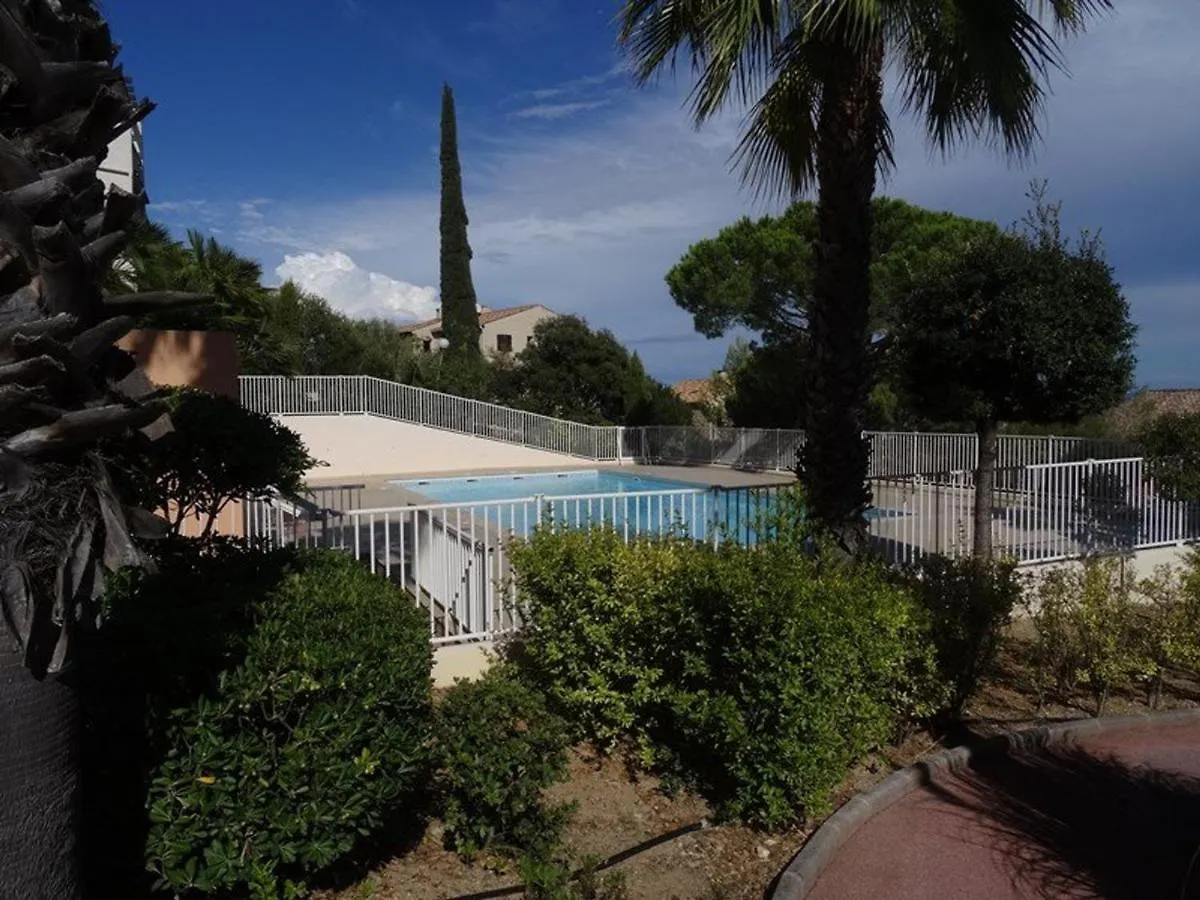 Charmant T2 A Giens Avec Grande Terrasse, Piscine Et A Proximite Des Plages - Fr-1-335-160 Hyères Daire