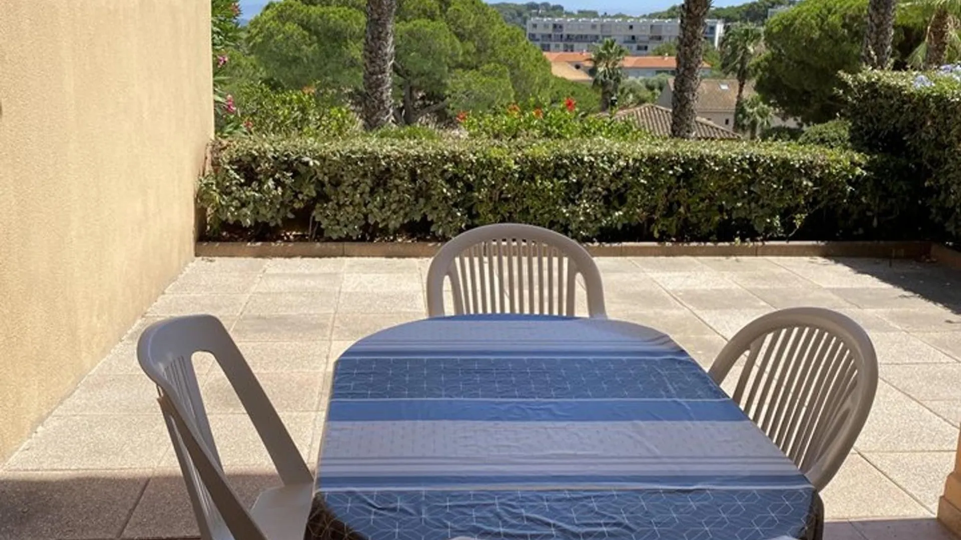 Daire Charmant T2 A Giens Avec Grande Terrasse, Piscine Et A Proximite Des Plages - Fr-1-335-160 Hyères