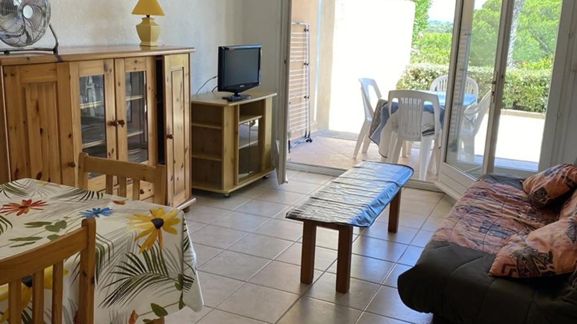 Charmant T2 A Giens Avec Grande Terrasse, Piscine Et A Proximite Des Plages - Fr-1-335-160 Hyères Fransa